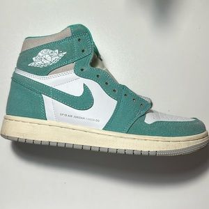 JORDAN 1’s “turbo green” retro highs